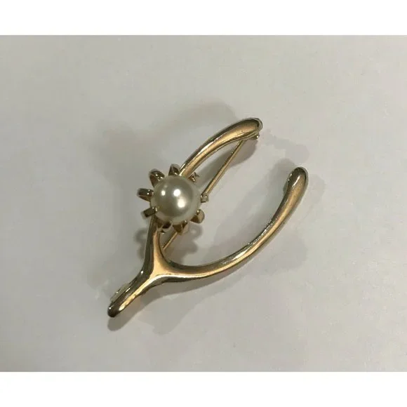 VINTAGE WISHBONE BROOCH GOOD LUCK SYMBOL GOLD TONE METAL PIN FAUX PEARL - Picture 1 of 7